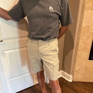 Men’s flat front cargo shorts